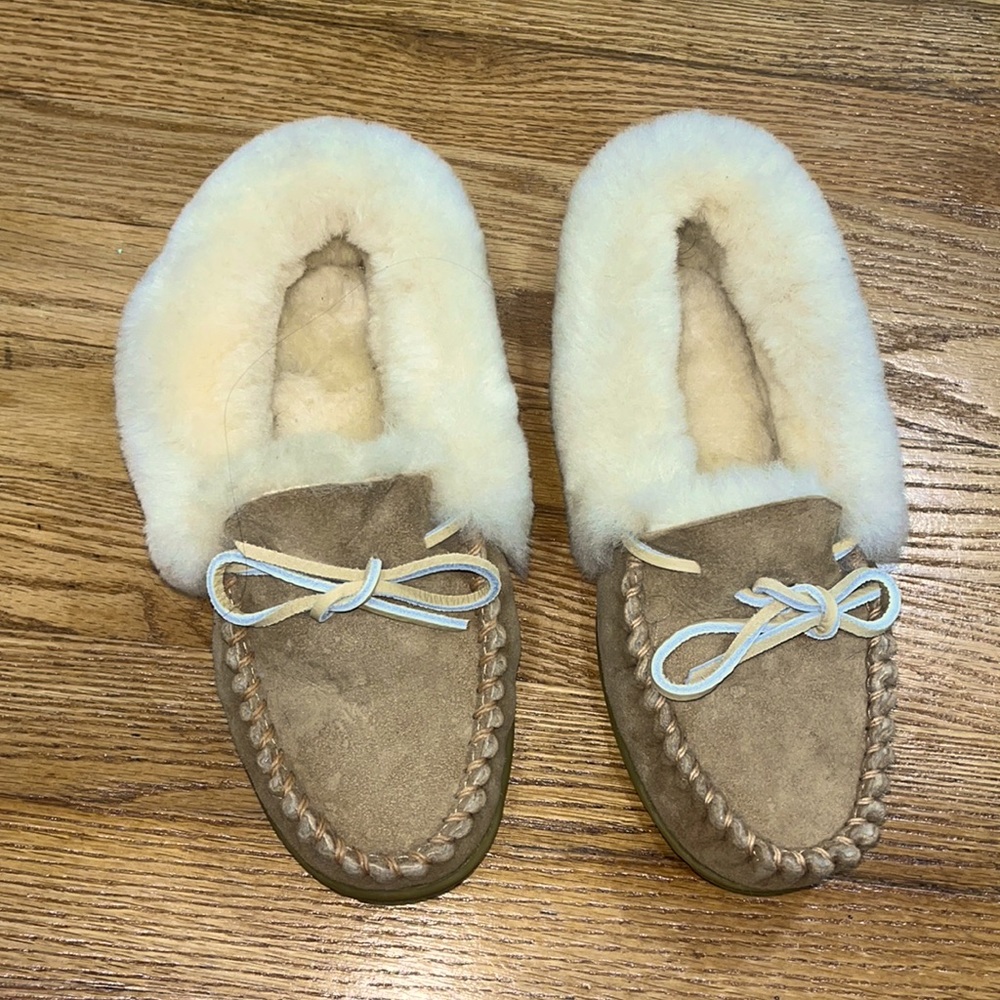 LL Bean Shearling Lined Slippers